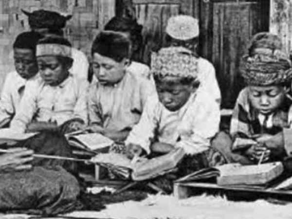 Latar Belakang dan Perkembangan Pendidikan Islam di Indonesia